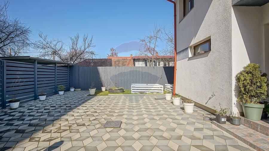 Casă cu 4 camere cu Teren 253 Mp în Bartolomeu