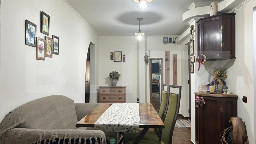 Apartament cu 3 camere decomandat, mobilat în Micro 20