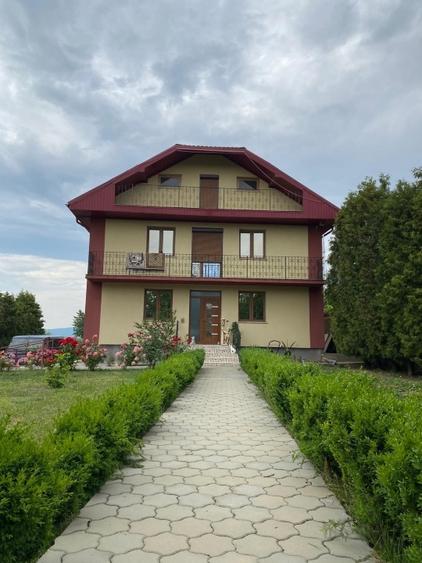 Casă individuală cu 5 camere cu Canalizare în Crucea de Jos