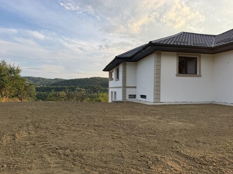 Casă cu 4 camere în Vlădesti
