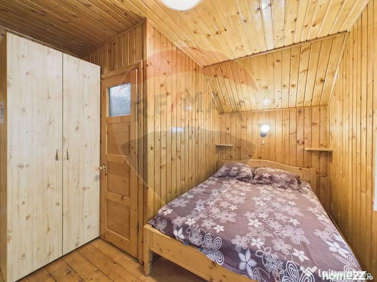 Casă cu 9 camere cu Teren 341 Mp în Dâmbovicioara