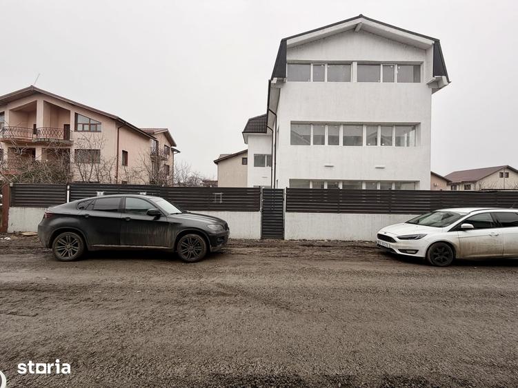 Casă cu 8 camere cu Teren 495 Mp în Glina