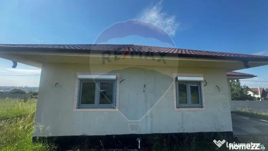 Casă cu 4 camere cu Teren 1000 Mp în Șcheia