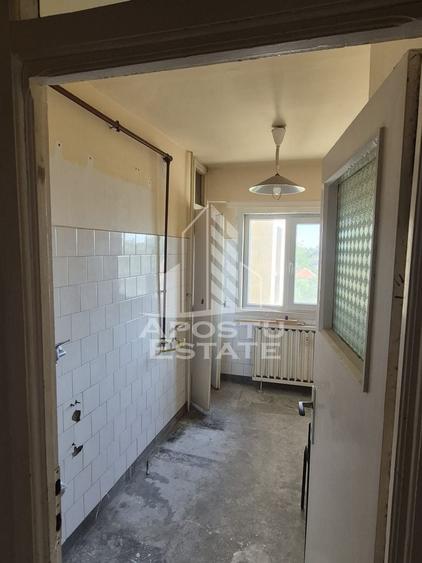 Apartament cu 3 camere decomandat în Lipovei
