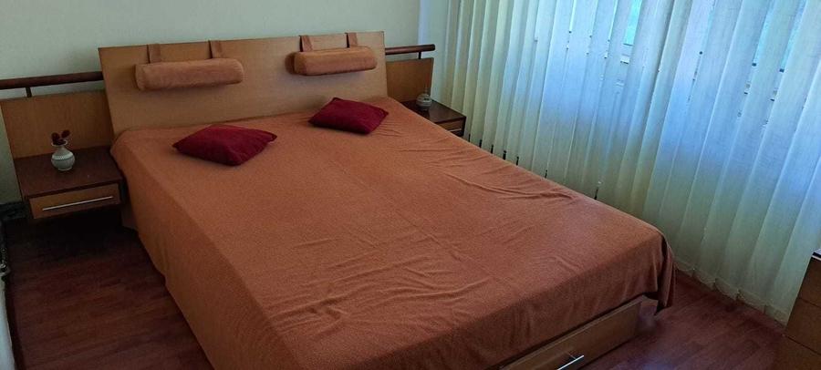 Apartament cu 2 camere semidecomandat în Podu Roș