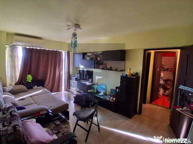 Apartament cu 3 camere semidecomandat în Gorjului