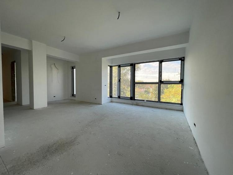 Apartament cu 3 camere decomandat în Bucureștii Noi