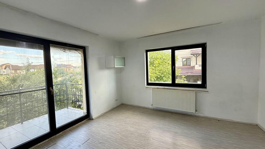 Duplex cu 5 camere cu Canalizare în Exterior Sud