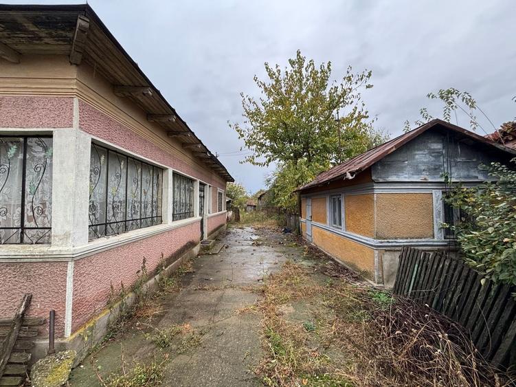 Casă individuală cu 4 camere cu Canalizare în Ologeni