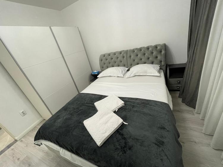 Apartament cu 2 camere semidecomandat, mobilat în P-ța Victoriei