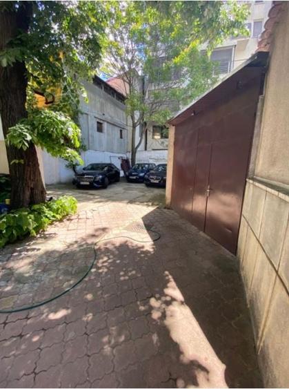 Casă individuală cu 8 camere cu Canalizare în Unirii