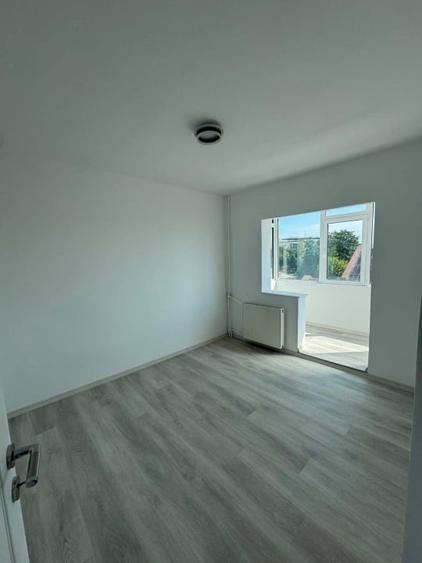 Apartament cu 4 camere decomandat în Cantacuzino