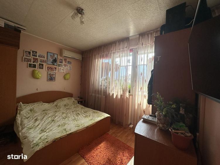 Apartament cu 3 camere semidecomandat în Cina