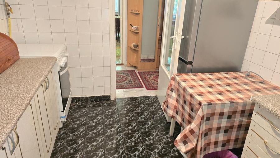 Apartament cu 3 camere decomandat în Progresul