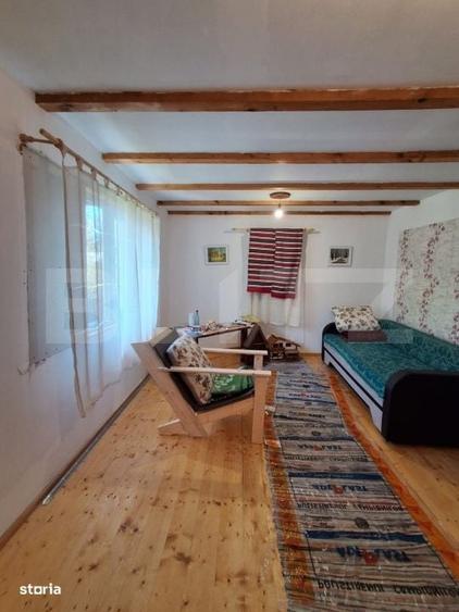 Casă cu 3 camere în Podu Corbului