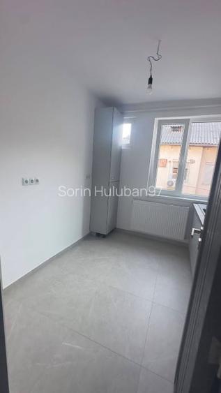Vând apartament cu 3 camere