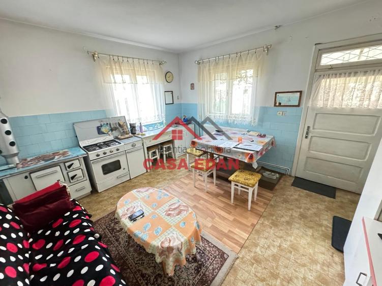 Casă individuală cu 9 camere cu Teren 561 Mp în Câmpina