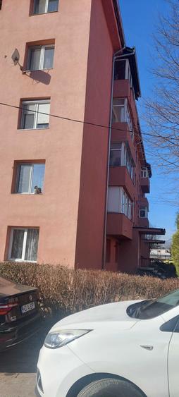 Apartament cu 2 camere semidecomandat în Petros