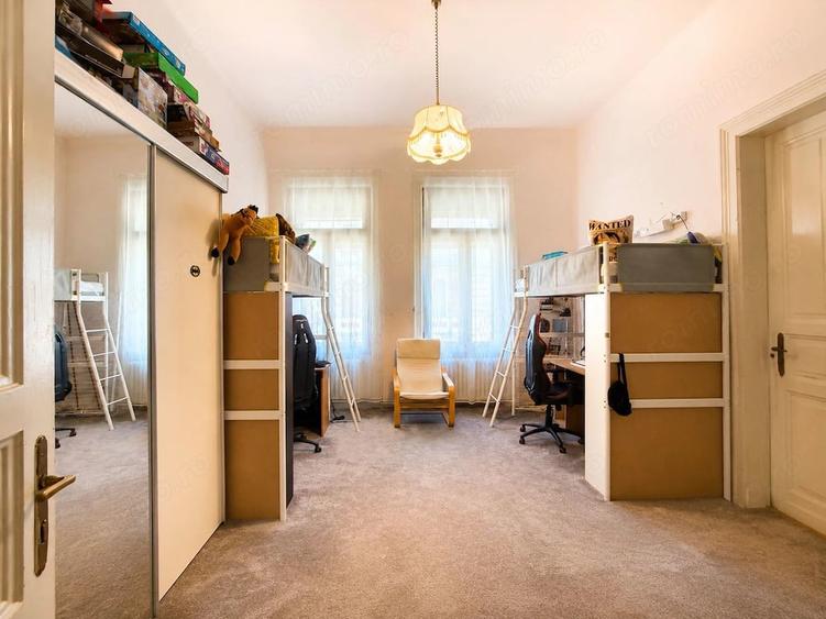 Apartament cu 4 camere decomandat în Central