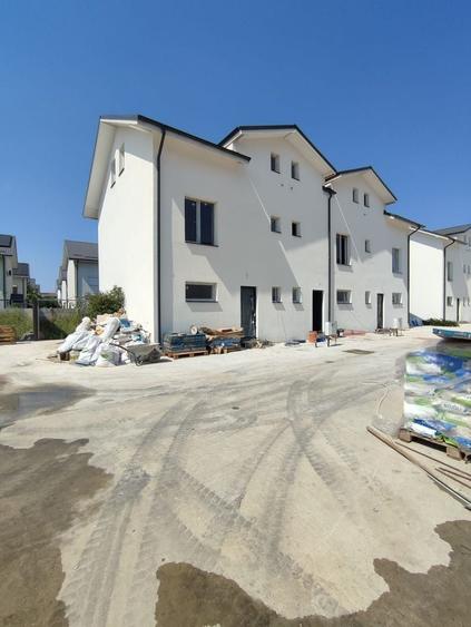 Duplex cu 3 camere cu Canalizare în Nord-Est