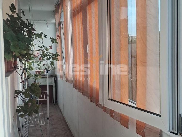 Apartament cu 3 camere decomandat în Drumul Taberei