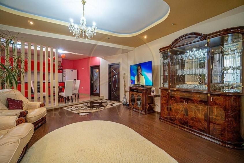 Casă individuală cu 7 camere cu Canalizare în Palazu Mare