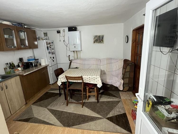 Casă cu 4 camere cu Teren 382 Mp în Central