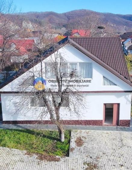 Casă cu 6 camere cu Canalizare în Vânători-Neamț