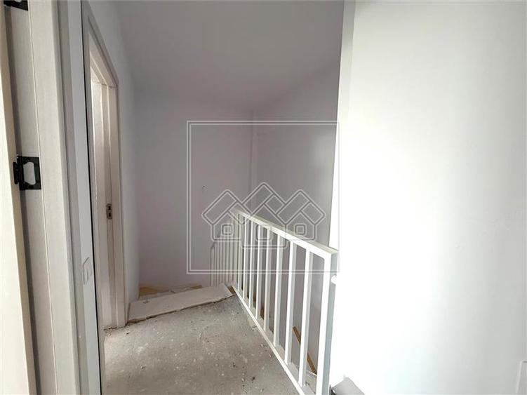 Apartament cu 4 camere decomandat în Turnișor