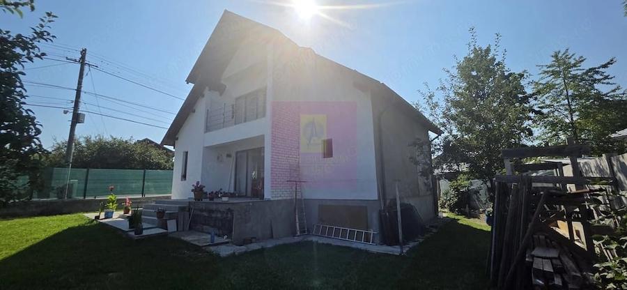 Casă cu 4 camere cu Teren 497 Mp în Central