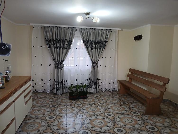 Casă cu 3 camere în Central