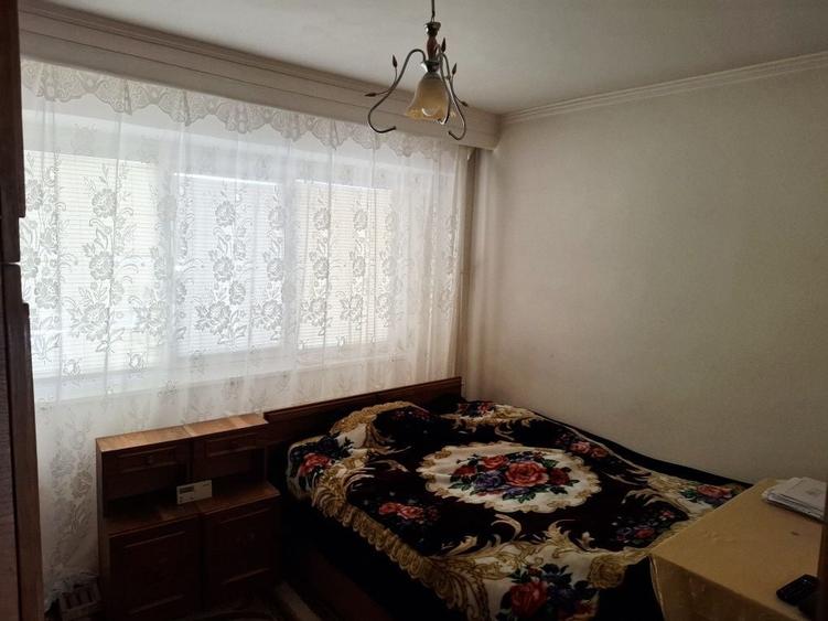 Apartament cu 3 camere decomandat în Nicolae Bălcescu