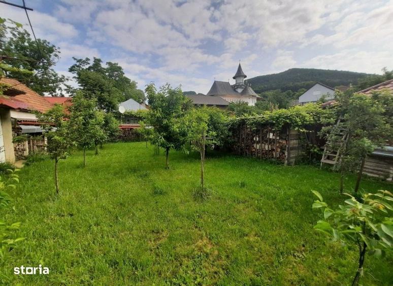 Casă cu 4 camere cu Teren 1066 Mp în Central