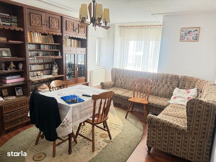 Apartament cu 3 camere decomandat în Central
