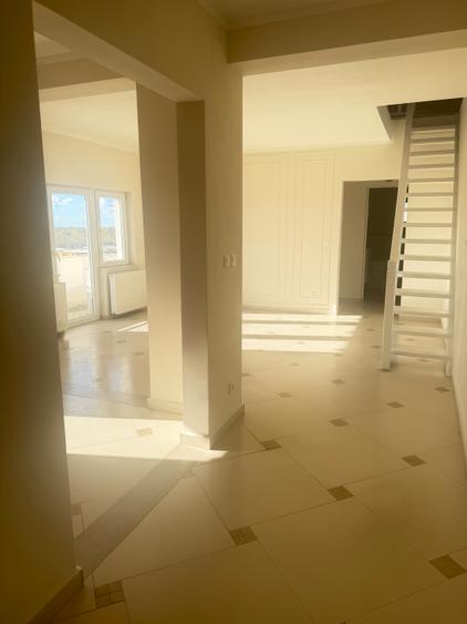 Apartament cu 3 camere semidecomandat în Dâmbovița