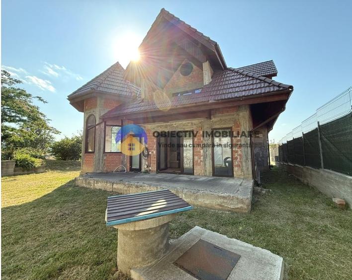 Casă individuală cu 5 camere cu Teren 2000 Mp în Gârcina