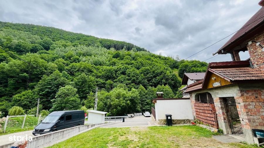 Casă cu 4 camere cu Teren 240 Mp în Central