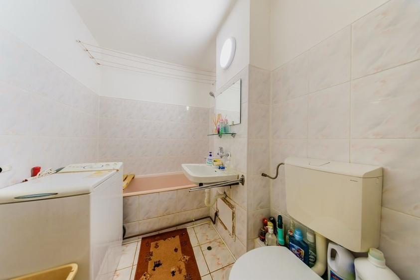 Apartament cu 2 camere decomandat în Intim