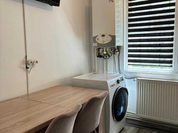 Apartament cu 2 camere semidecomandat în Rovine