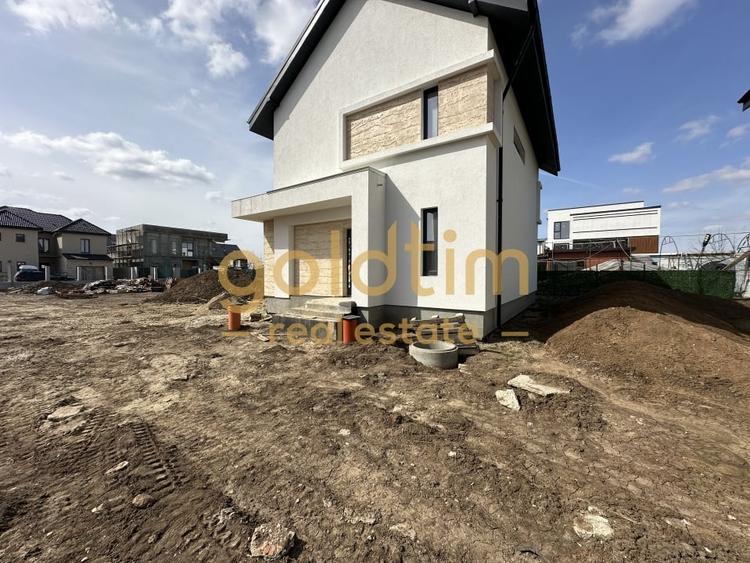 Casă individuală cu 5 camere cu Canalizare în Pipera