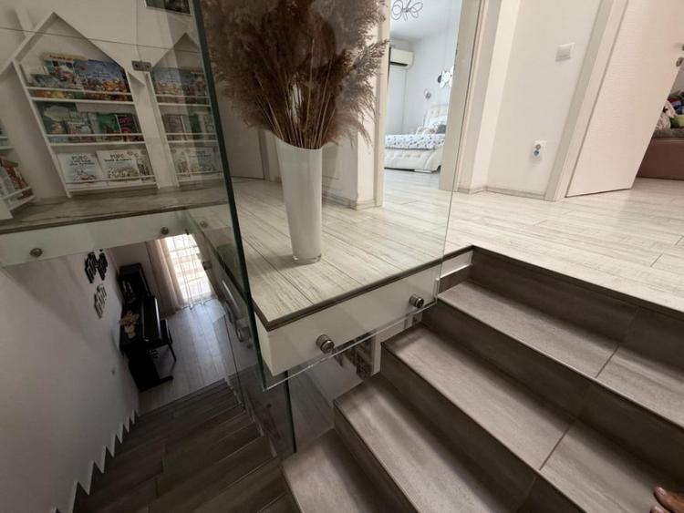 Casă cu 4 camere cu Teren 365 Mp în Florești