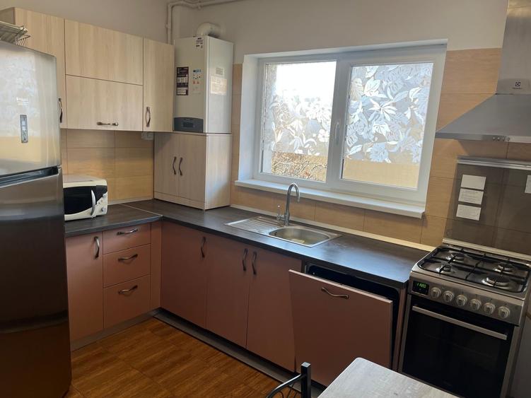 Apartament cu 3 camere decomandat în Central