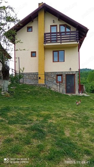 Casă cu 5 camere în Vistieru