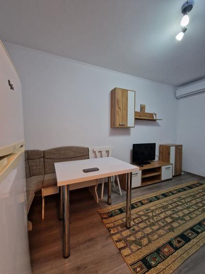 Apartament cu 2 camere semidecomandat în Rahova