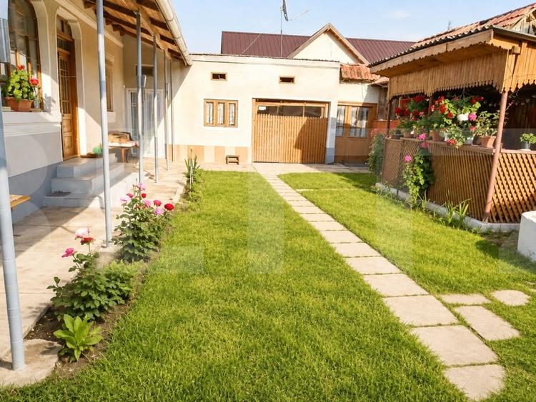 Casă individuală cu 7 camere cu Canalizare în Verguleasa