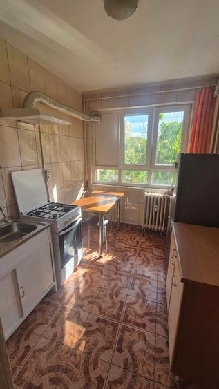 Apartament cu 2 camere decomandat în Titan