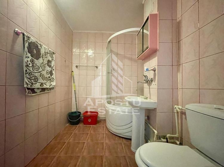 Apartament cu 3 camere decomandat, mobilat în Central