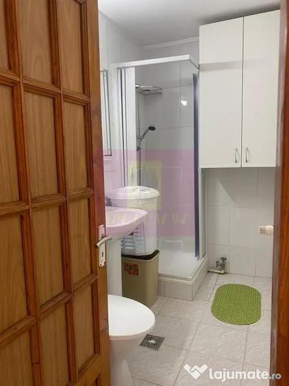 Apartament cu 4 camere decomandat, mobilat în Decebal