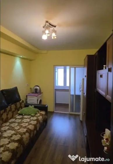 Garsonieră decomandată în Traian