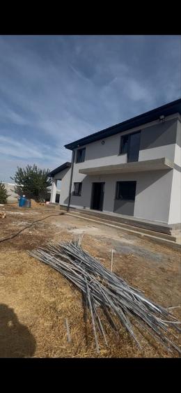 Casă cu 4 camere în Cârcea